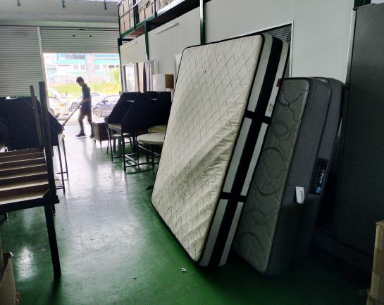 Circular Economy: Pre-Owned Furniture & Hotel Textile Rescue - Photo 10