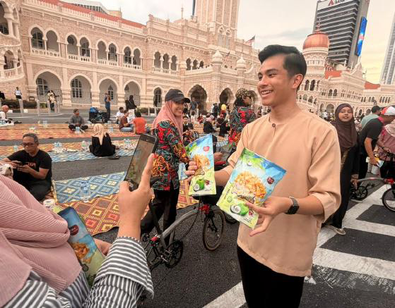 Ramadan Community Iftar & Blessings at Dataran Merdeka - Photo 4
