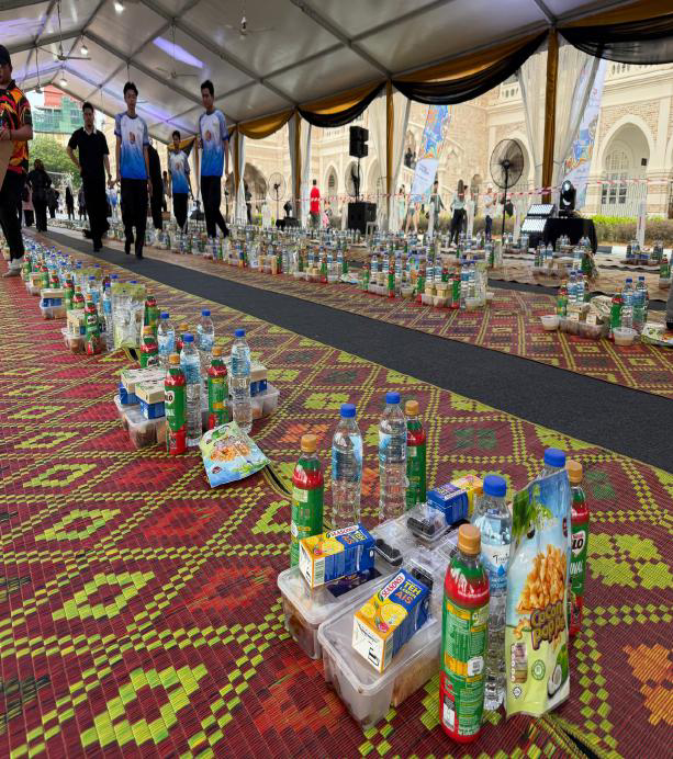 Ramadan Community Iftar & Blessings at Dataran Merdeka - Photo 13