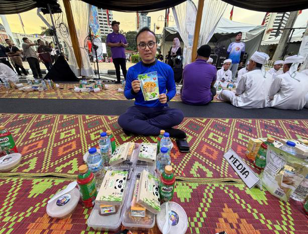 Ramadan Community Iftar & Blessings at Dataran Merdeka - Photo 14