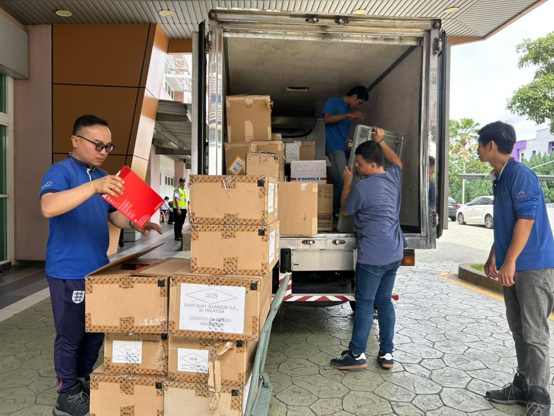 Nike Shoe Distribution to Hospital Staff and Child Patients - Photo 2