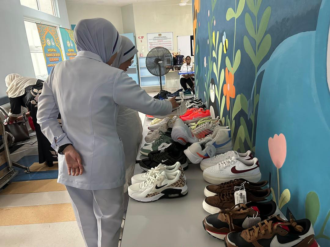 Nike Shoe Distribution to Hospital Staff and Child Patients - Photo 10
