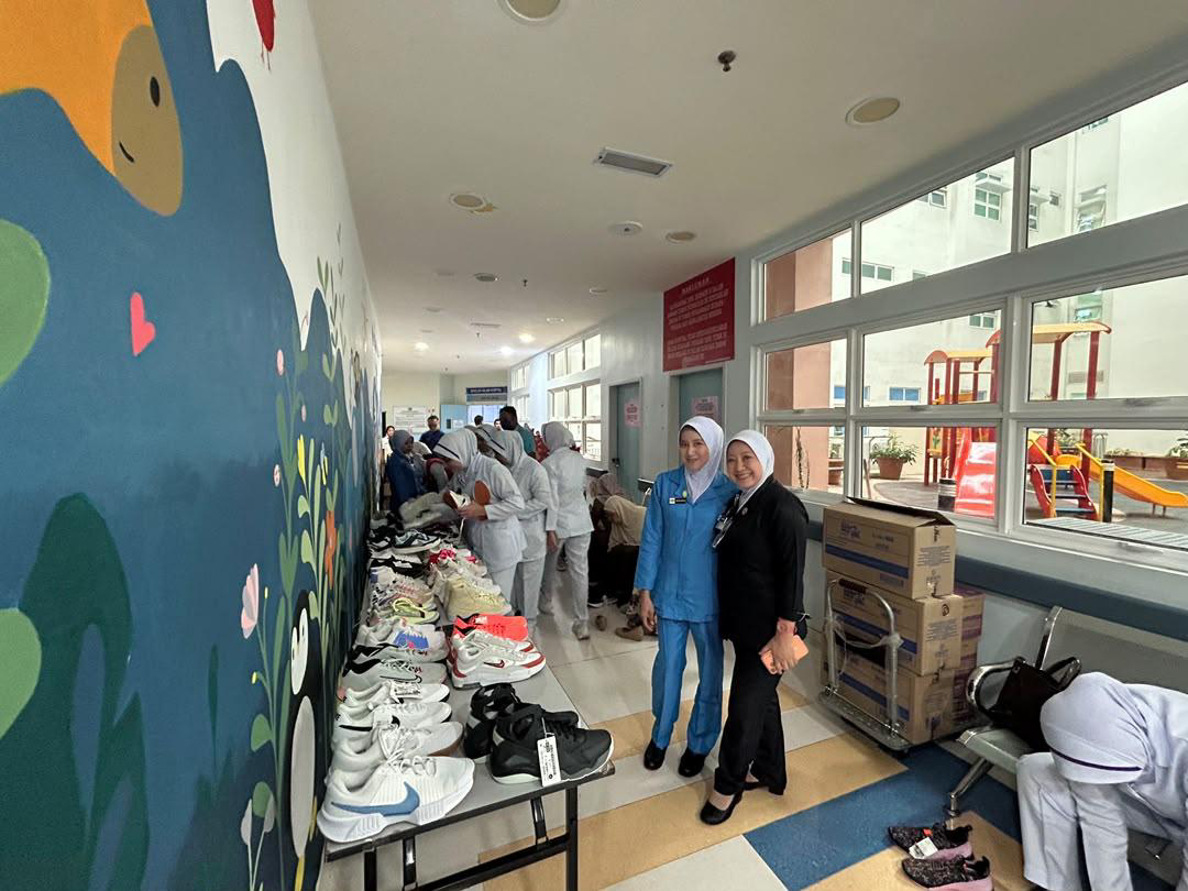 Nike Shoe Distribution to Hospital Staff and Child Patients - Photo 12