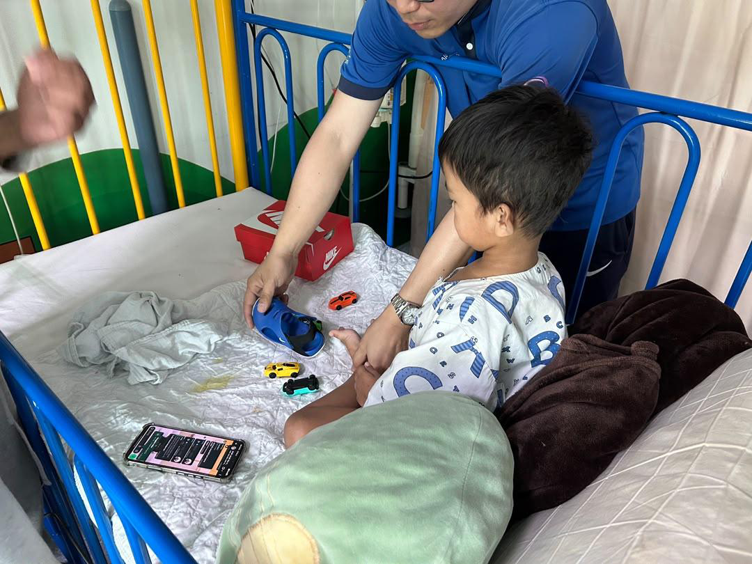 Nike Shoe Distribution to Hospital Staff and Child Patients - Photo 16