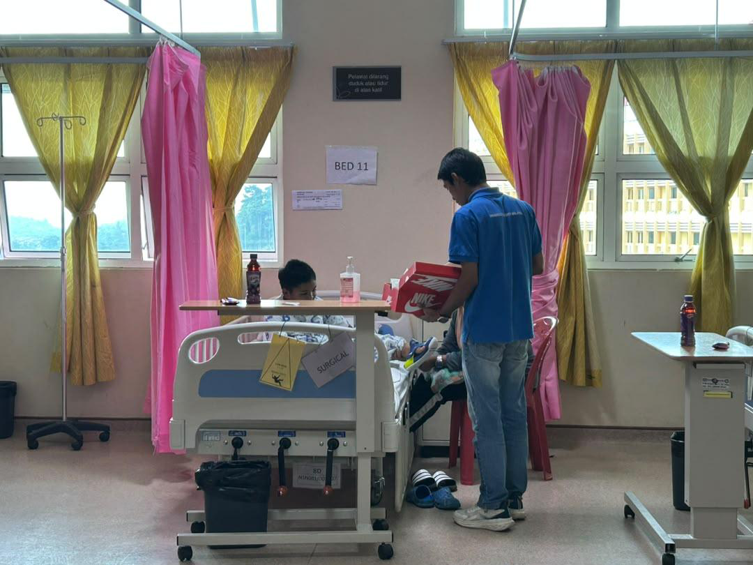 Nike Shoe Distribution to Hospital Staff and Child Patients - Photo 27