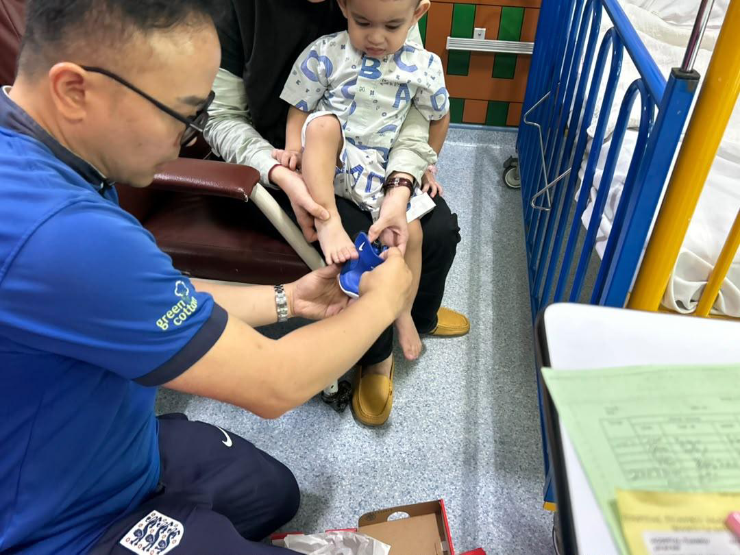 Nike Shoe Distribution to Hospital Staff and Child Patients - Photo 28