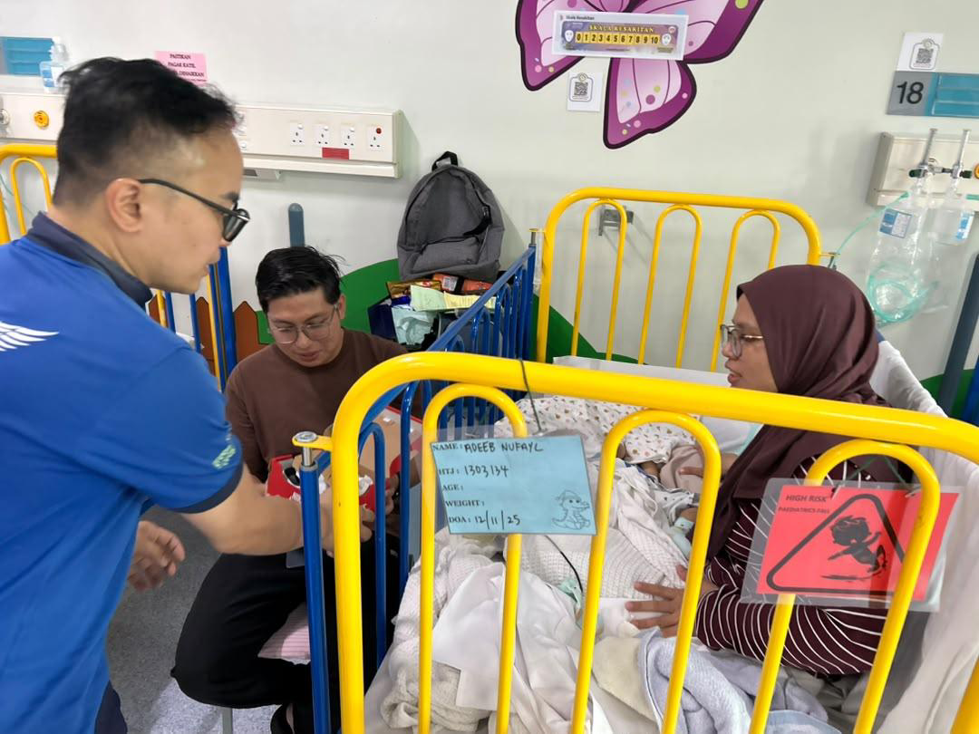 Nike Shoe Distribution to Hospital Staff and Child Patients - Photo 29