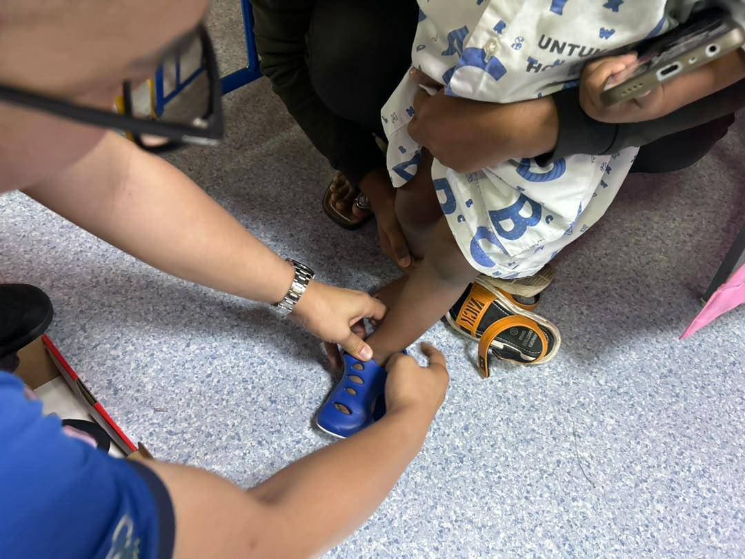 Nike Shoe Distribution to Hospital Staff and Child Patients - Photo 30